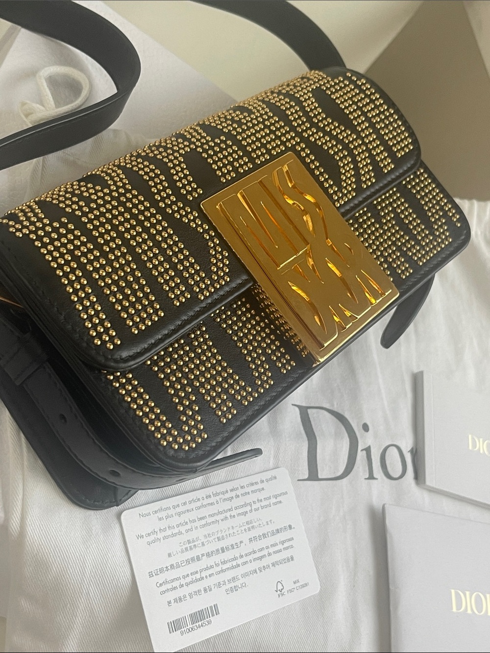 NWT Miss Dior 2024-2025 gold studded flap bag / 18
Studded in gold - Picture 9 of 12